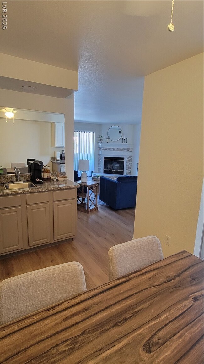 Photo - 2451 N Rainbow Blvd Unidad 2024