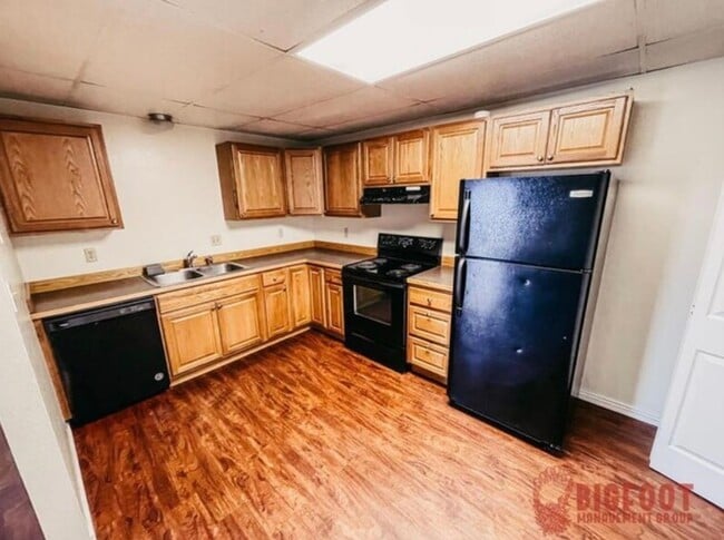 Photo - Pet Friendly 2 Bedroom/ 1 bath Westside Location With Balcony!