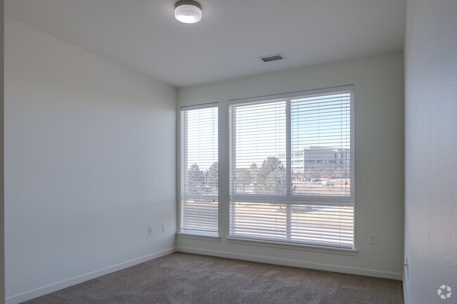 2HAB, 2BA - 973ft²