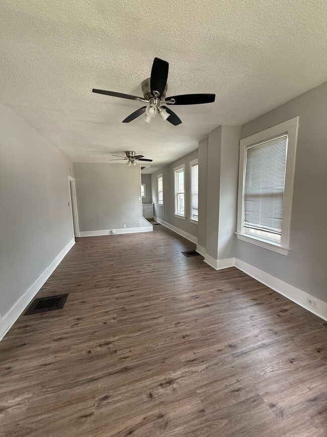 Photo - 452 N Whitelaw Ave