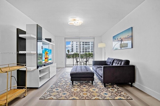 9273 Collins Ave Unidad 309