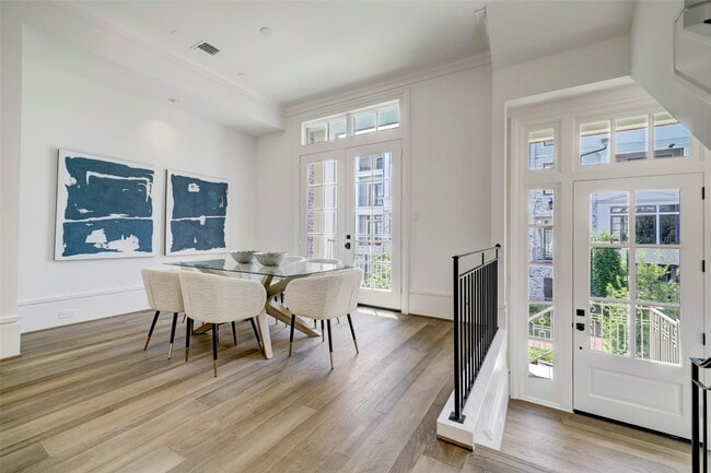 Photo - 21 Crain Sq Blvd