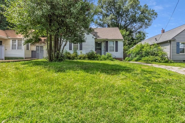 Building Photo - 2 bed 1 bath by the University of Memphis