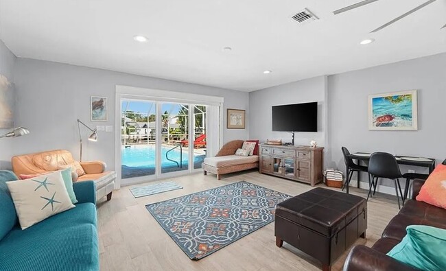 Photo - 4836 Esplanade St Unit B