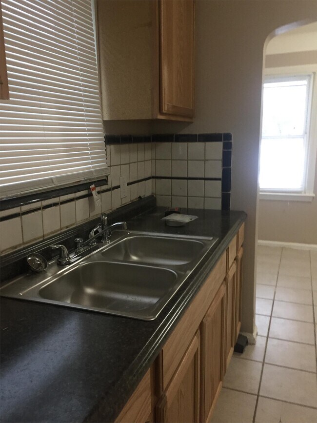 Photo - 20560 Goulburn Ave