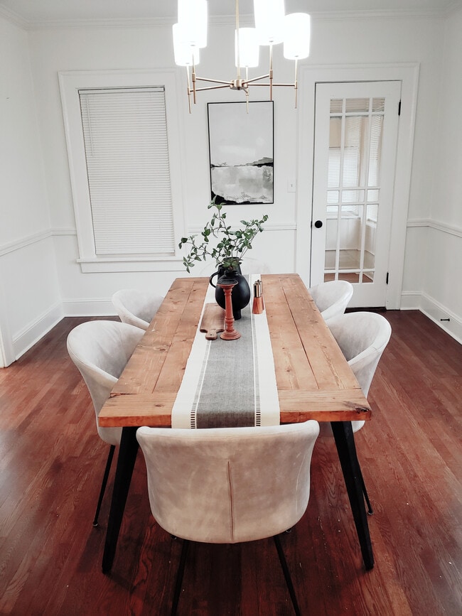 Photo - Room in House on Evans Dr SW