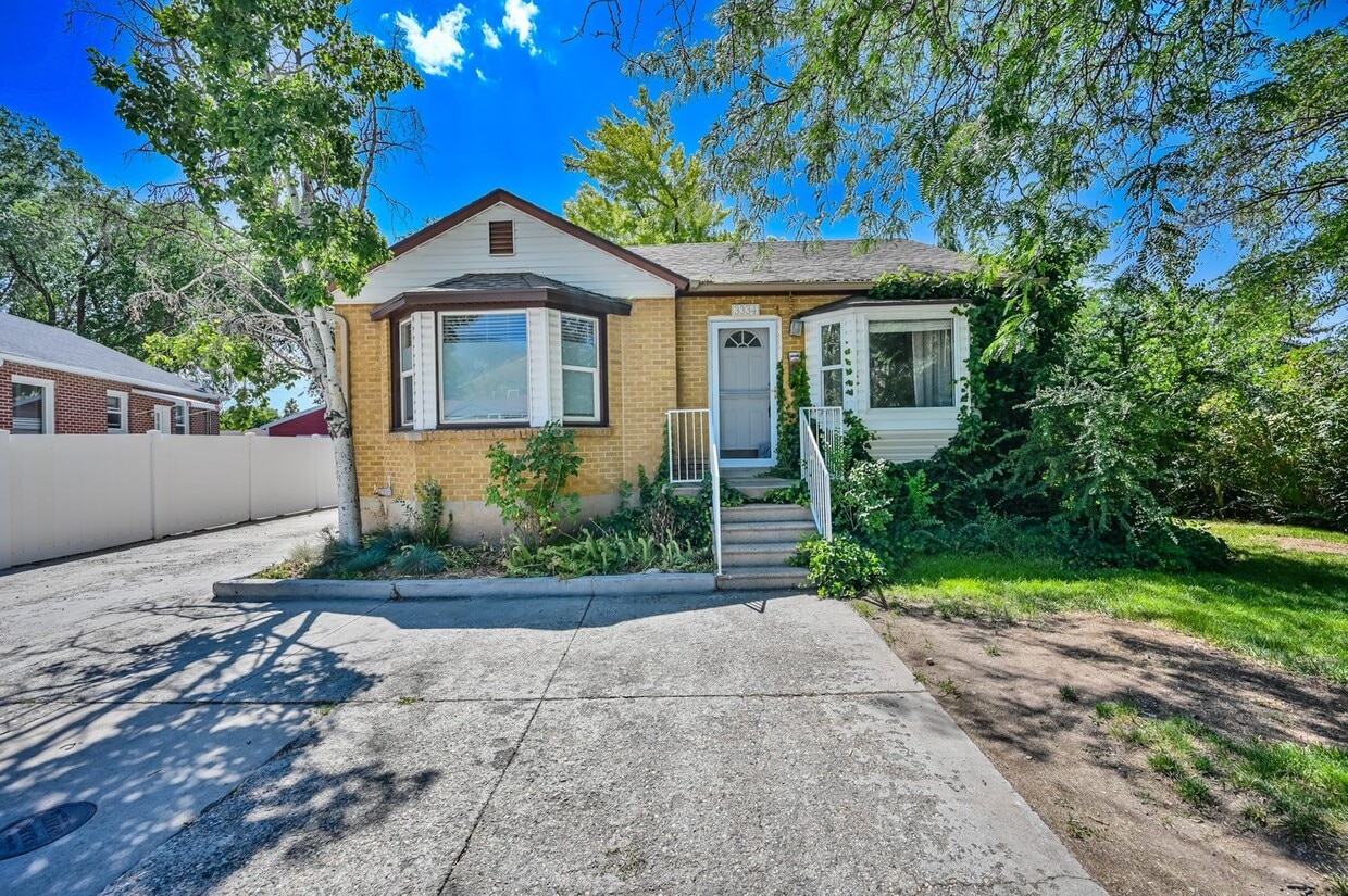 Beautiful Home in Amazing Location! - Beautiful Home in Amazing Location!