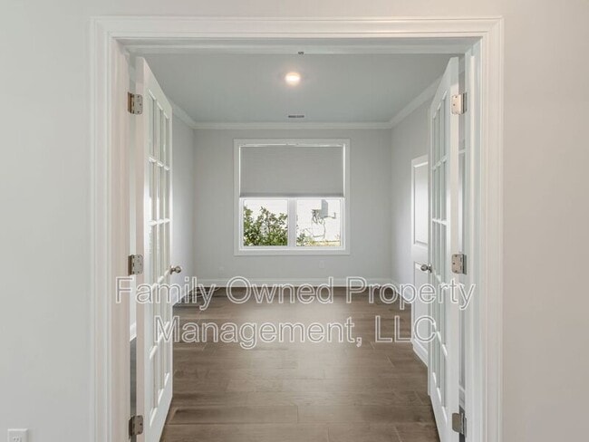 Photo - 208 Shortmarsh St