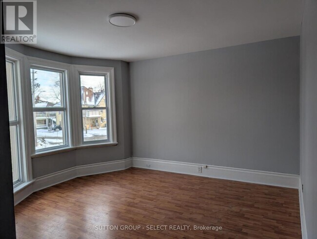 Photo - 627 Wellington St