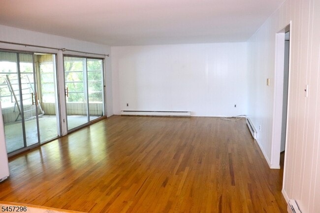 Photo - 370 Lake Shore S Unit D