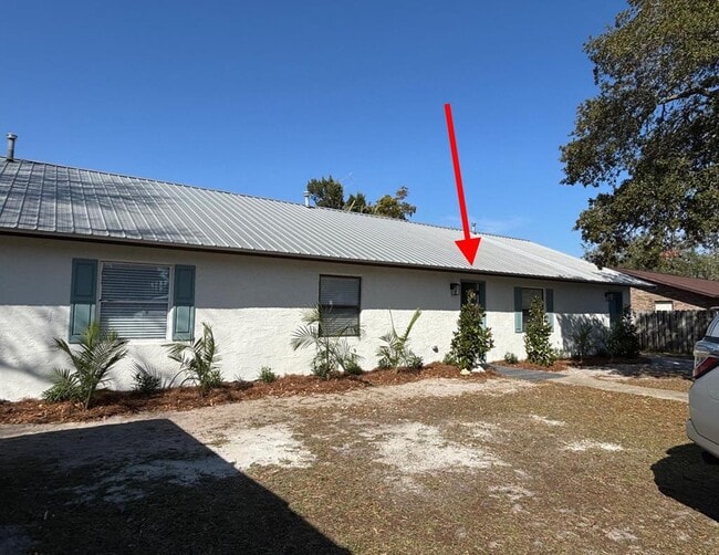 Building Photo - 349 Dolphin St