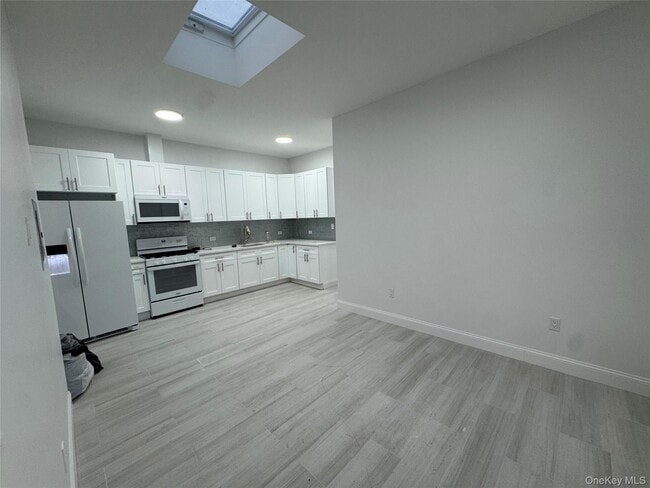 Photo - 102-01 Northern Blvd