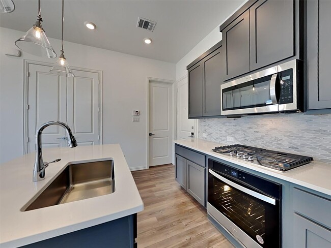 Photo - 4500 Ward St