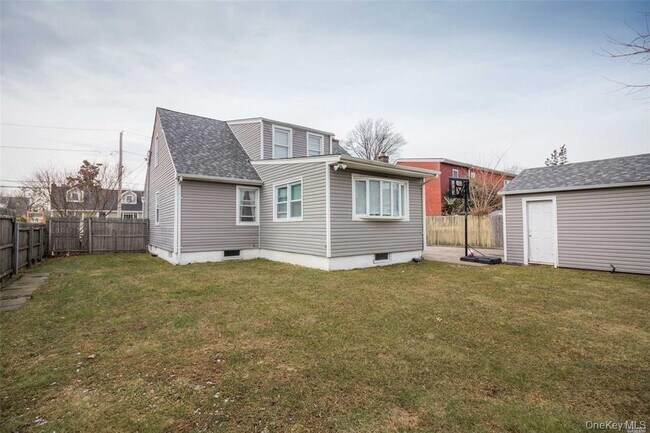 Photo - 343 Greengrove Ave