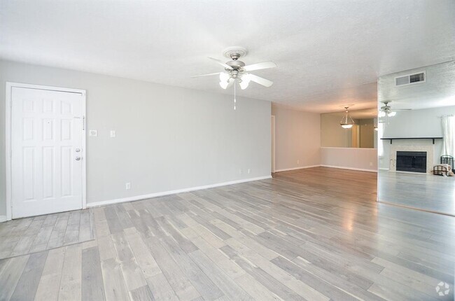 Building Photo - 9700 Leawood Blvd Unit 1714 Rental