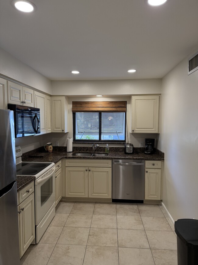 Building Photo - 5171 Willow Links Unit Move in Ready 2/2-The Meadows