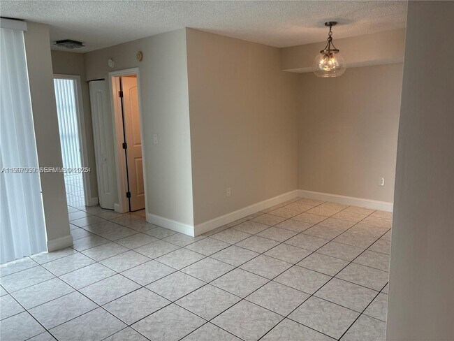 Photo - 2055 SW 122nd Ave Unidad 506