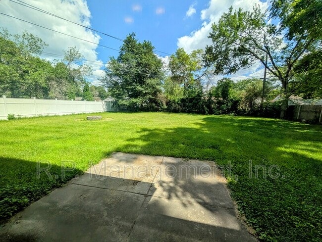 Photo - 9342 Trenton Ln N