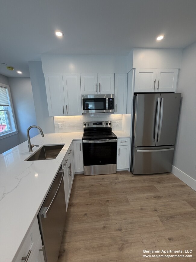 Building Photo - 124 Kenrick St Unit 6
