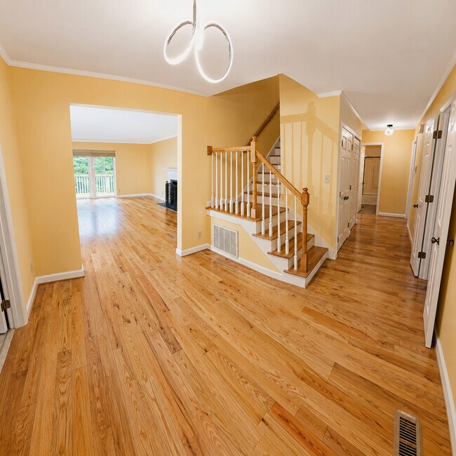 Photo - 106 Montrose Dr