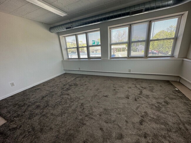 Photo - 811 W Springfield Ave