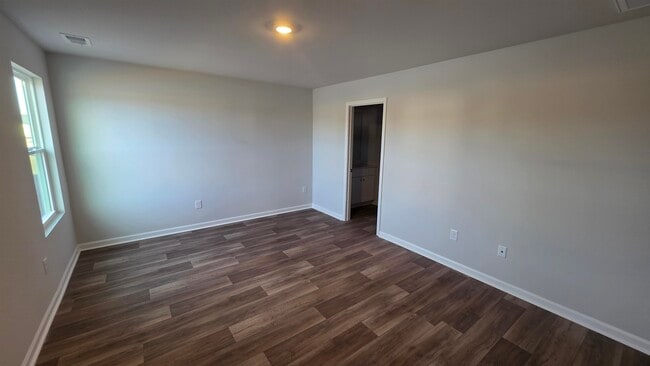 Photo - 137 Indigo Pl