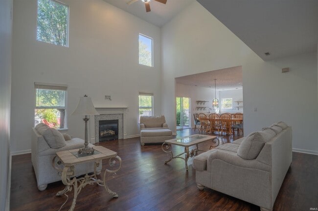 Photo - 2706 Grosbeak Ln