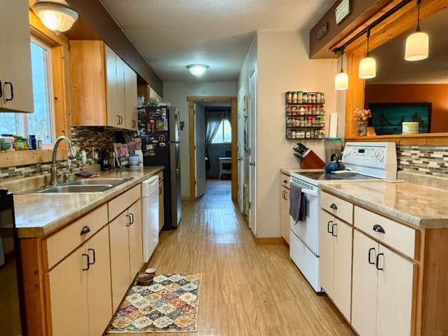 Photo - 328 Cougar Trail