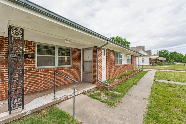 Building Photo - 528 N Beard Ave