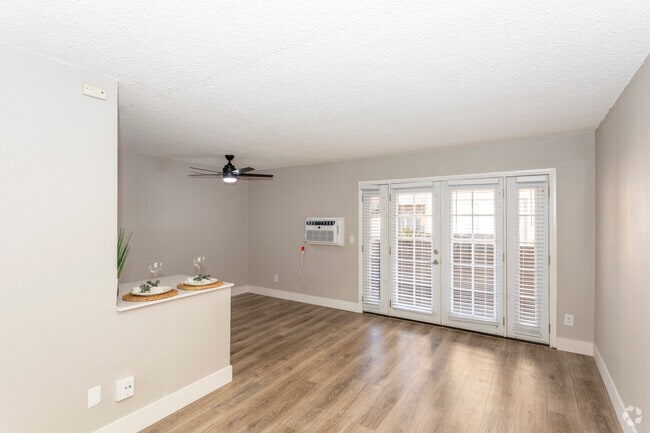 1BR - 1BA, 570SF