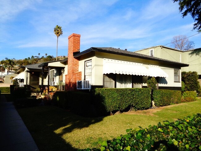 Photo - 2 Bedroom 1 Bath Duplex for Rent in Uptown Whittier