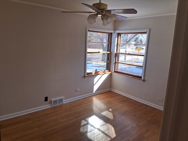 Photo - 360 Streamside Dr