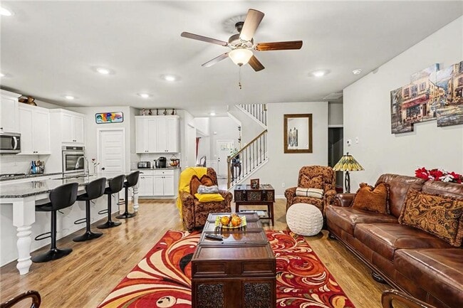 Photo - 521 Redchurch Dr