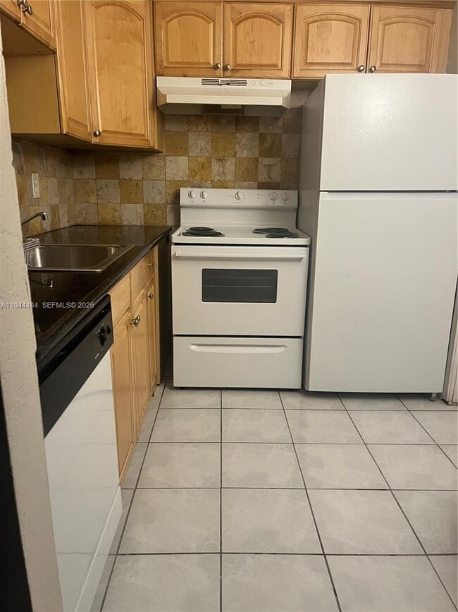 Photo - 2775 Taft St Unidad 305