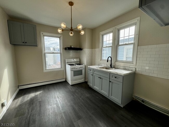 Photo - 318 Ampere Pkwy