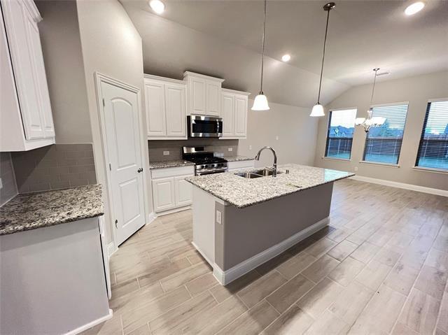 4008 Whitetail Ln