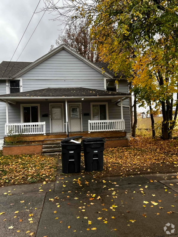 Building Photo - 592 Thayer St Rental