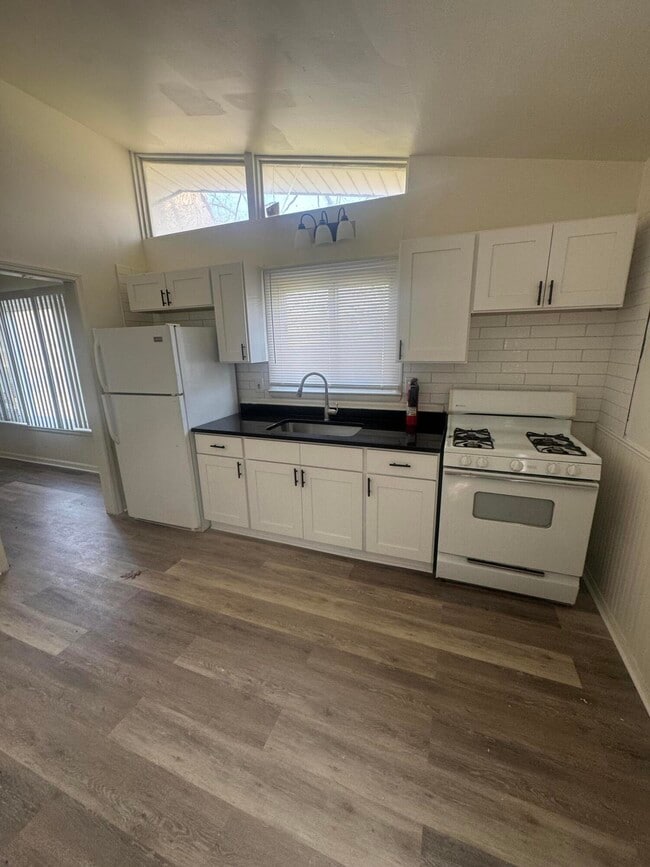 Photo - 6206 Beech Daly Rd