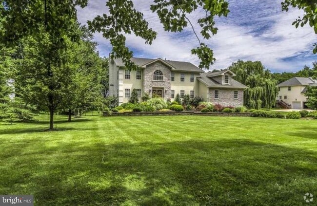 Building Photo - 29 S Elmwood Rd Rental