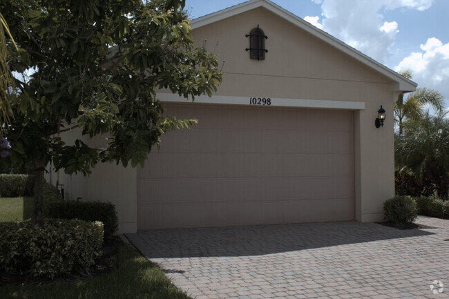 Building Photo - 10298 SW Silverberry Ct Rental