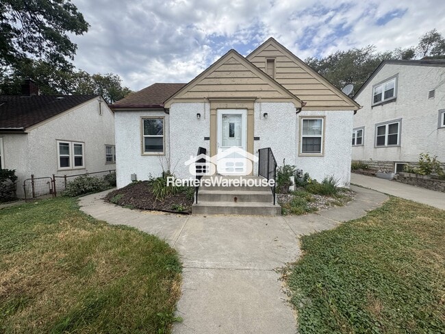 Building Photo - 4628 Cedar Ave S