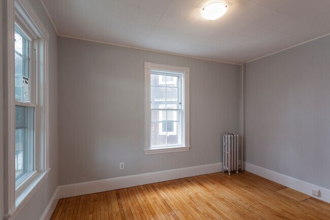 Photo - No Brokers Fee, Convenient Location, Pets Friendly, Eat-in Kitchen, Laundry on a Site, Yard