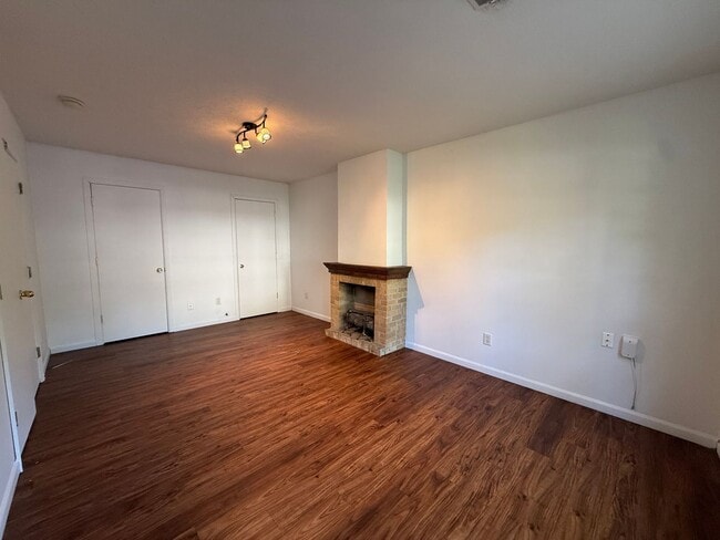 Photo - Charming 3 Bedroom 1 Bath Home AVAILABLE NOW!!