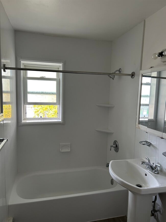 Photo - 513-515 Grand Ave Unit F