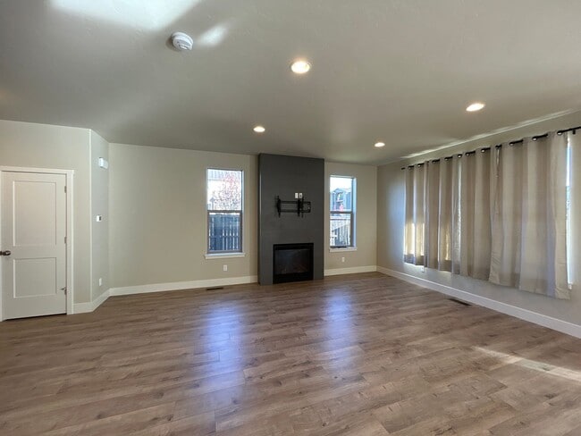 Photo - Beautiful 3 Bedroom Home in Tuscany Pines