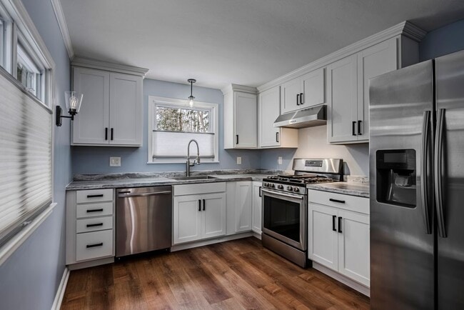 Building Photo - 602 E Garden St