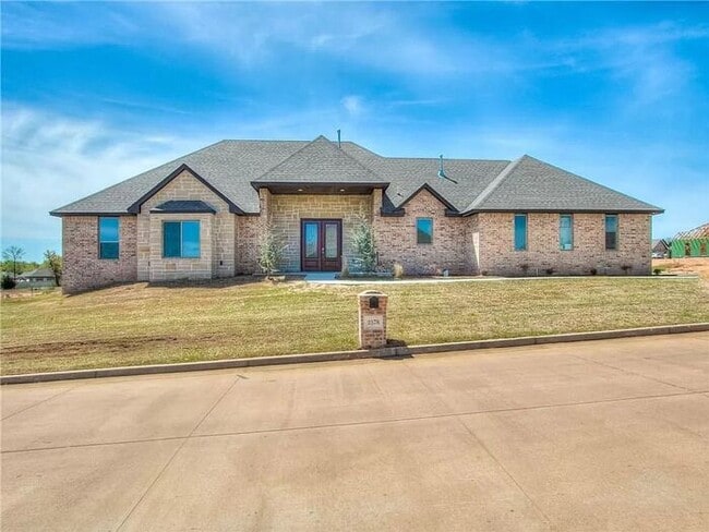 Fantastic 3/2 Gated Neighborhood Choctaw S... - Fantastic 3/2 Gated Neighborhood Choctaw S... House