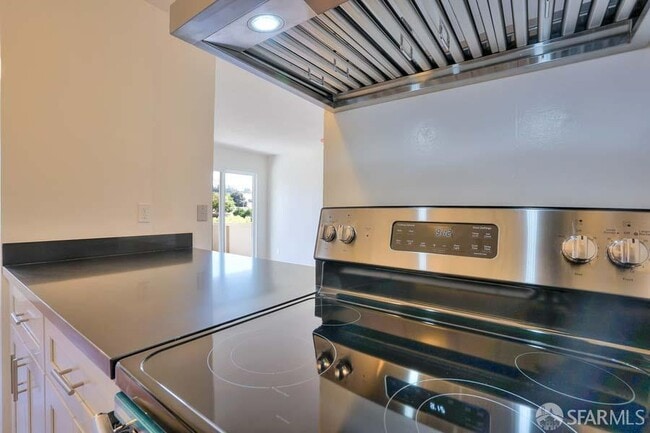 Photo - 46728 Crawford St