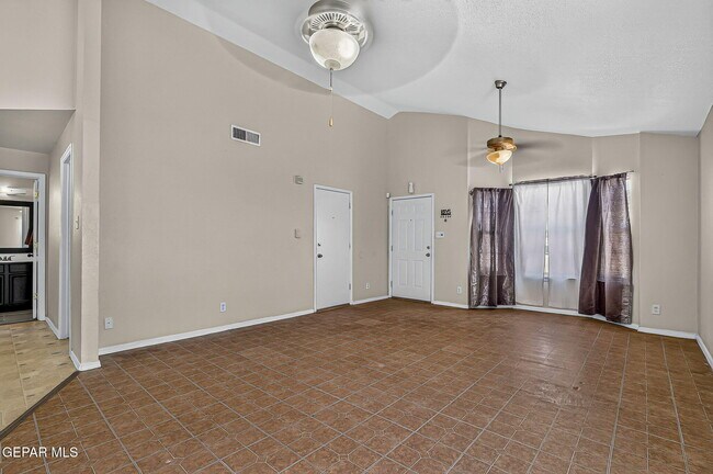 Photo - 667 Danube Dr