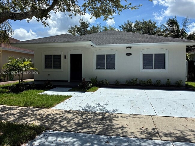 Building Photo - 211 SW 15th Terrace